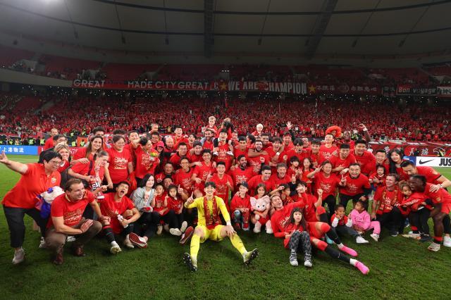 开云体育app-实力退步且不断犯错 海港最终夺冠需谢天谢地谢人