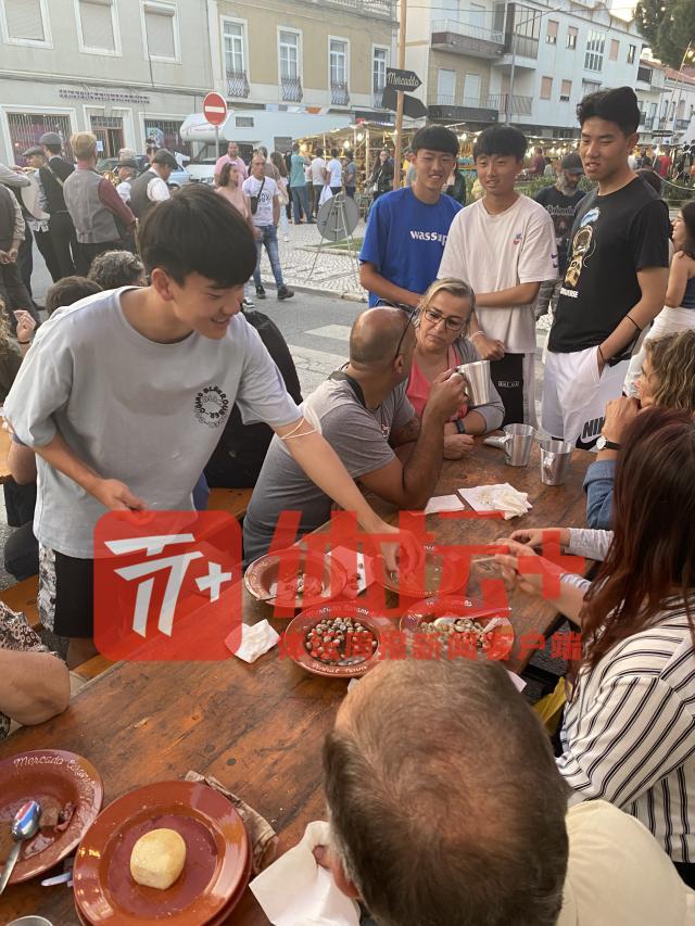 1668087749681007936.jpg 参加当地社区活动、体验葡萄牙生活.jpg