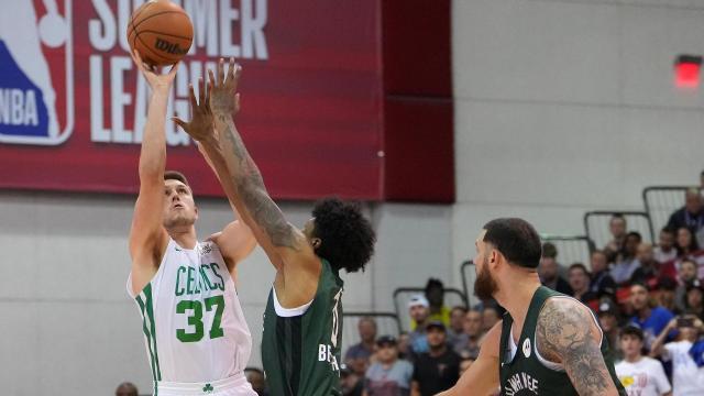 开云移动端-绿军雄鹿夏联激烈如抢七 “外卖小哥”也能命中绝杀